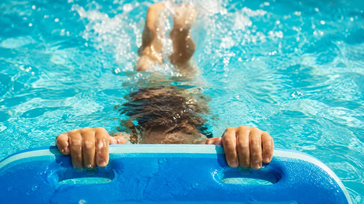 Una lezione di scuola nuoto bambini a GiZeta Sport, Lago di Como